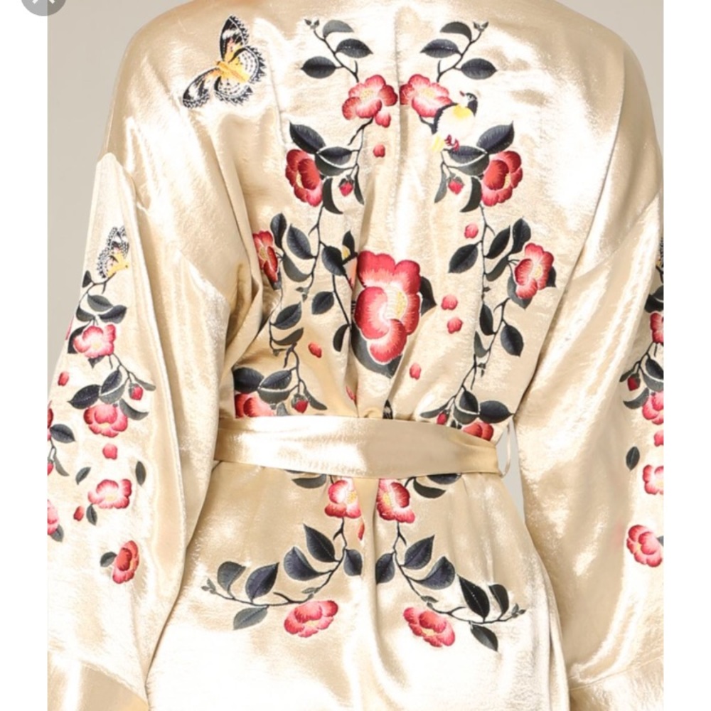 Bebe Extra small gold top